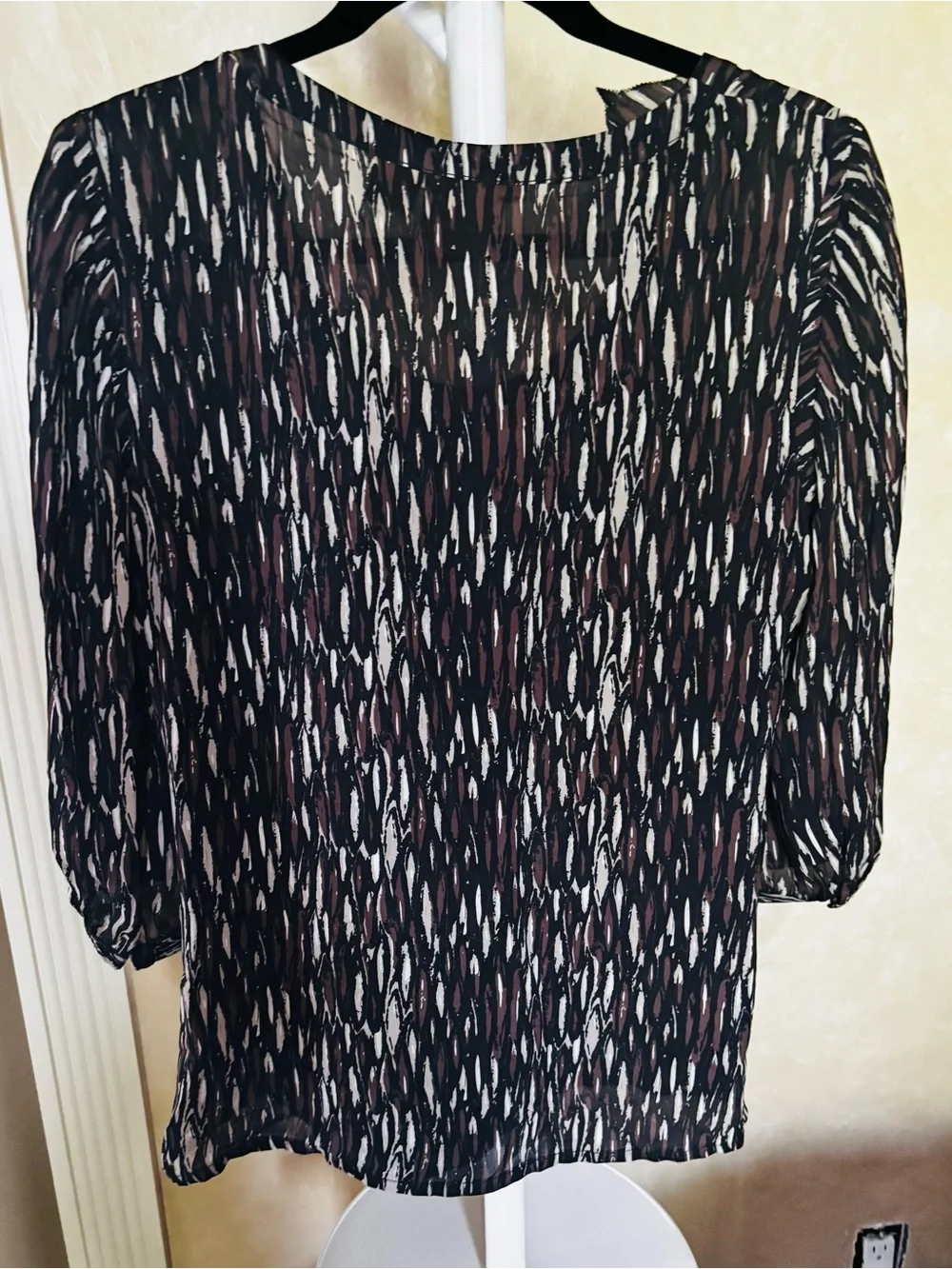 Tory Burch 100 % Silk Black & Brown Abstract Print Ruffle Neck Blouse